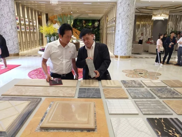 夏高生副會(huì )長(cháng)參觀(guān).jpg